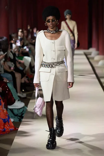 Look 28